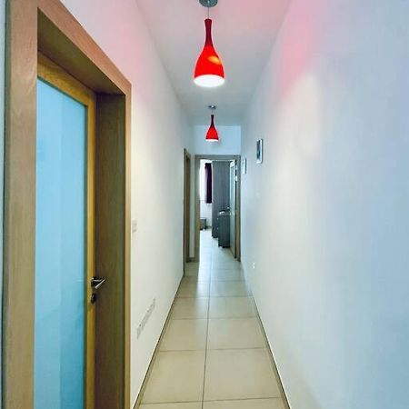 Stylish Modern Central Apartment 4 Paceville Сент Джулианс Экстерьер фото