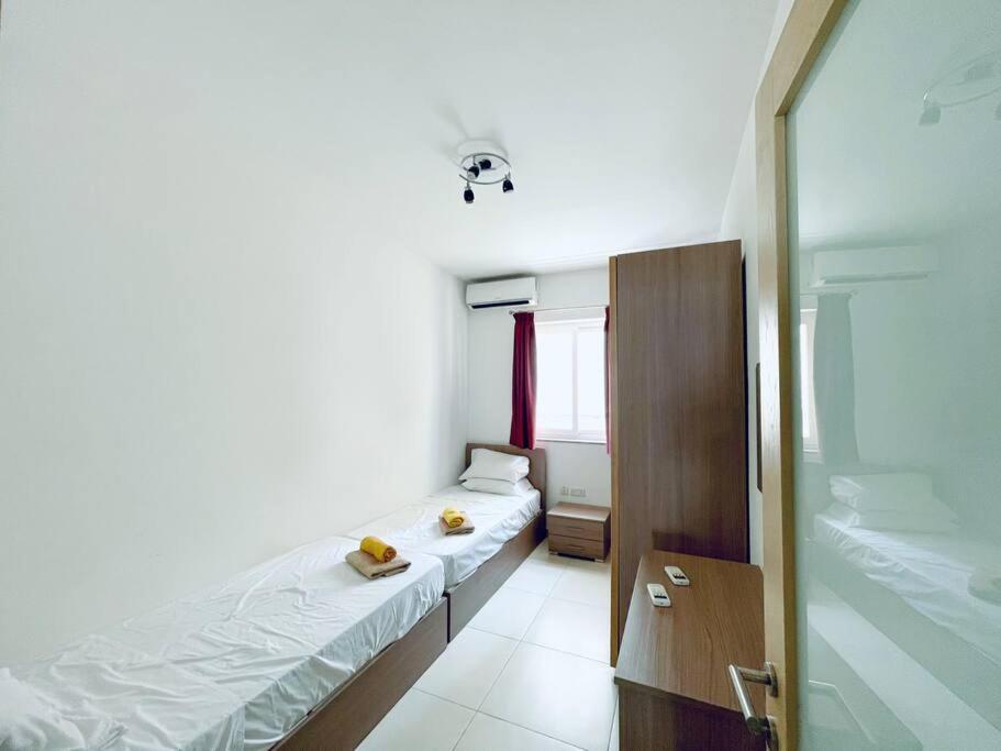 Stylish Modern Central Apartment 4 Paceville Сент Джулианс Экстерьер фото